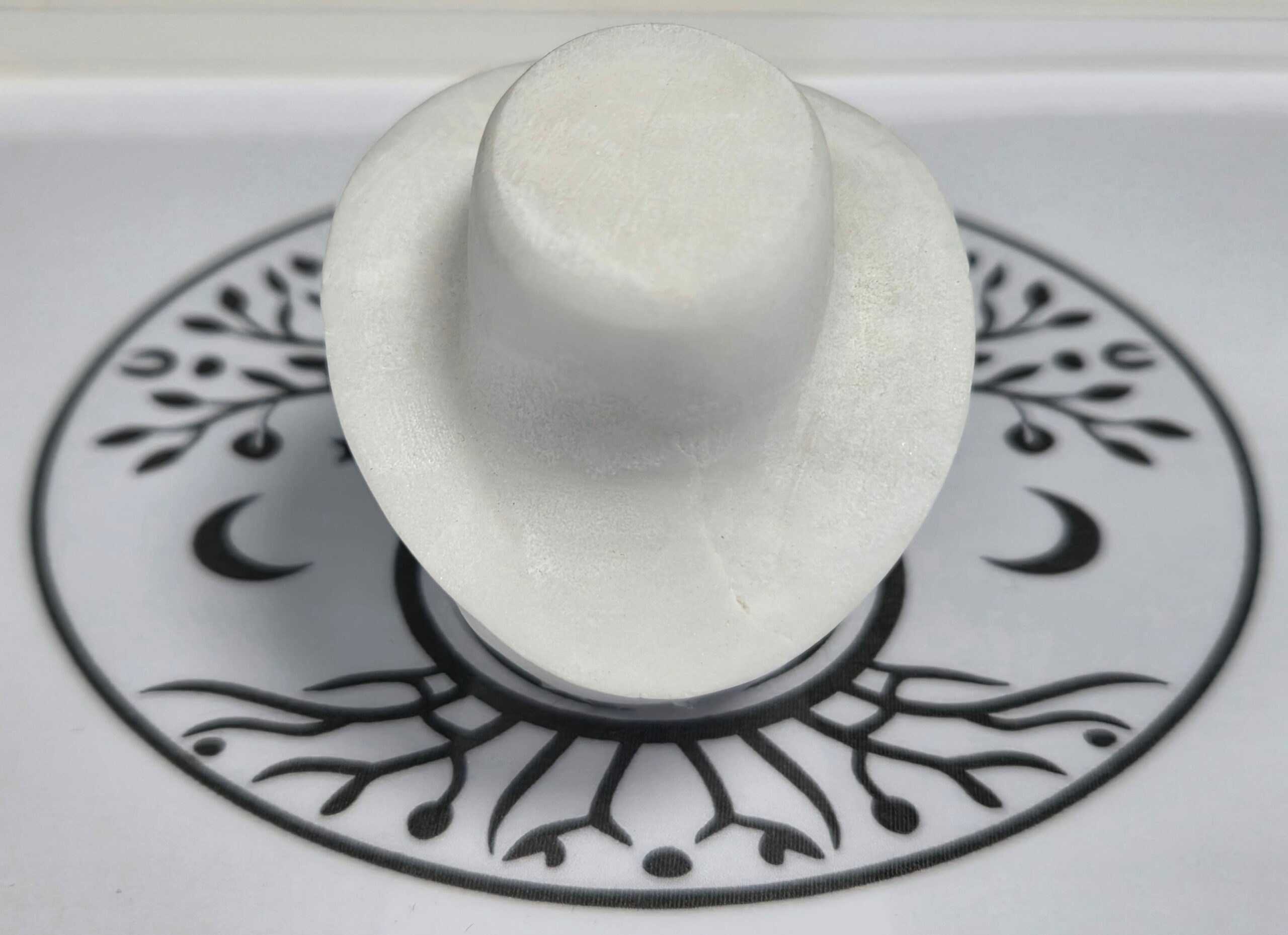 Crâne avec chapeau Jaspe blanc