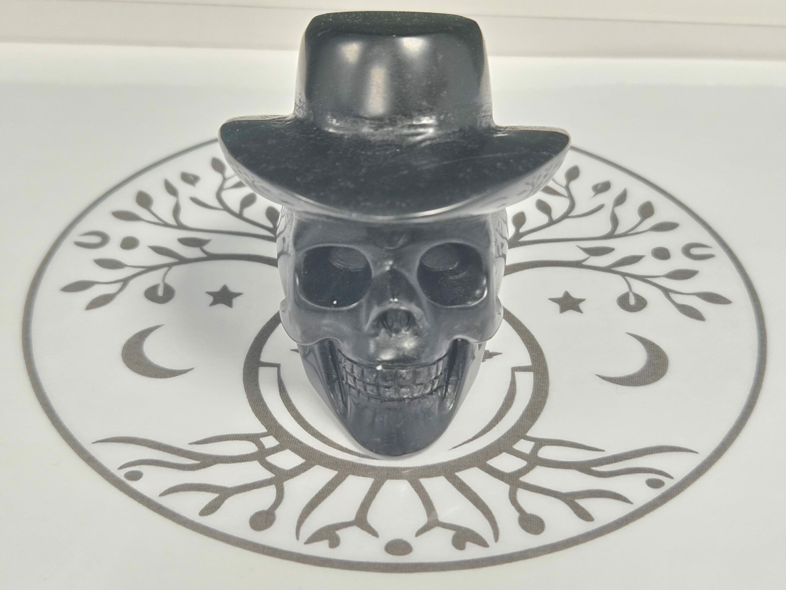 Crâne avec chapeau Obsidienne noire