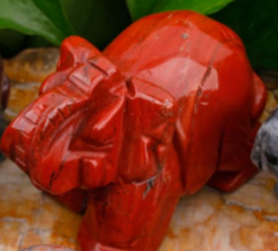 Eléphant en cristal scuplté Jaspe rouge 5 cm