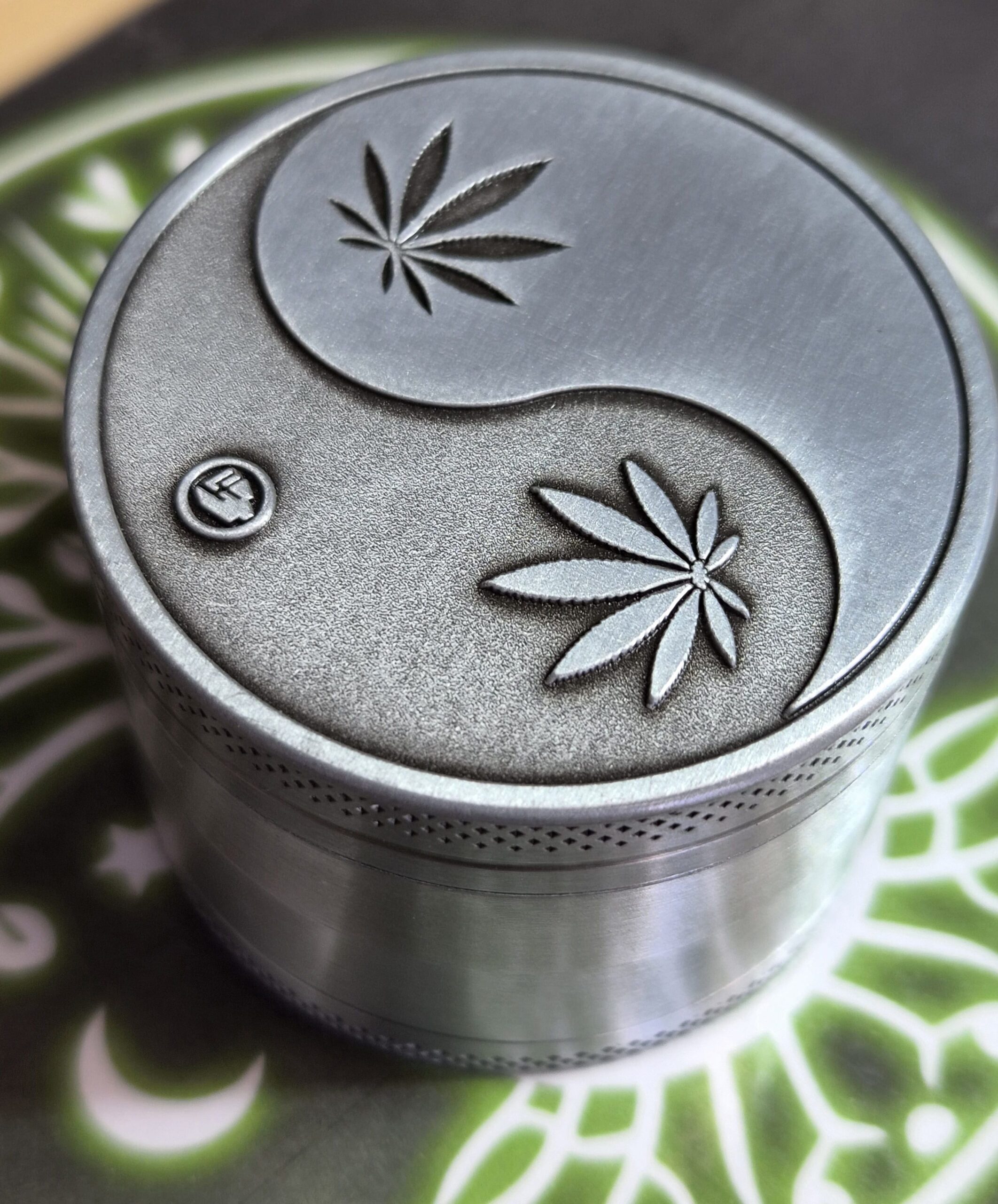 GRINDER Yin Yang Leaf 50mm