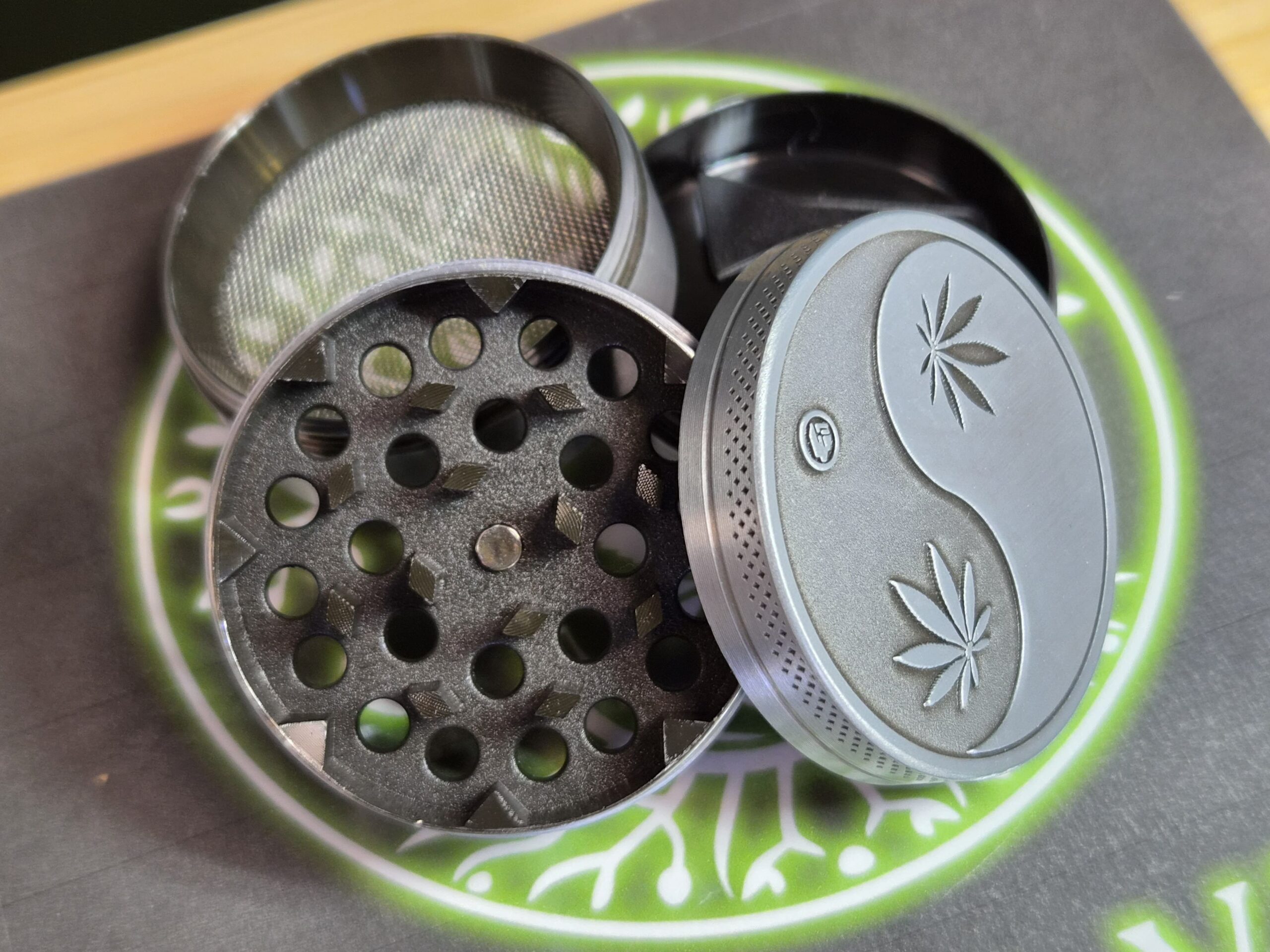 GRINDER Yin Yang Leaf 50mm