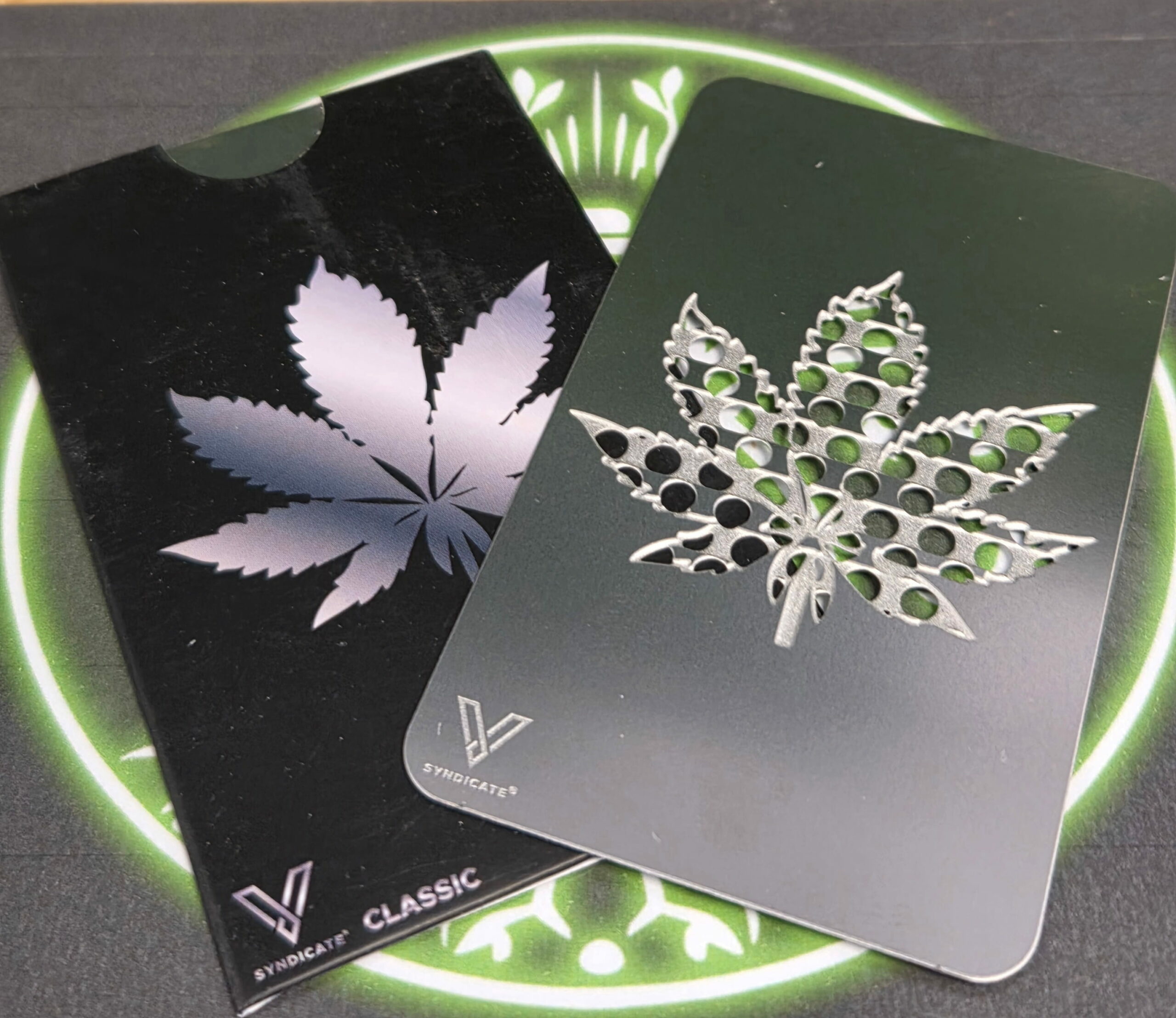 GRINDER CARTE V-SYNDICATE Fleur Noir