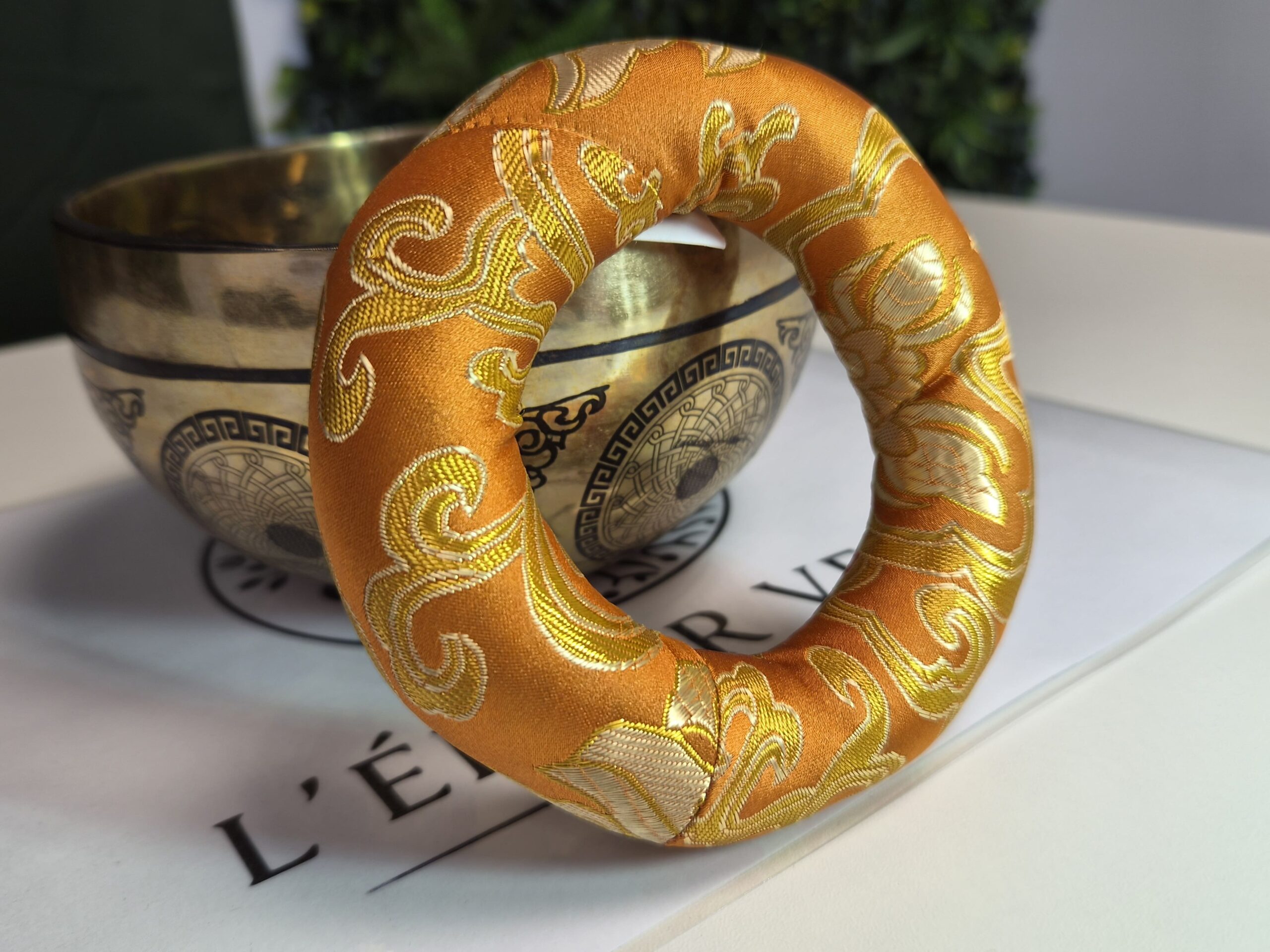 Coussin pour bol chantant — Cercle orange et doré 100 mm