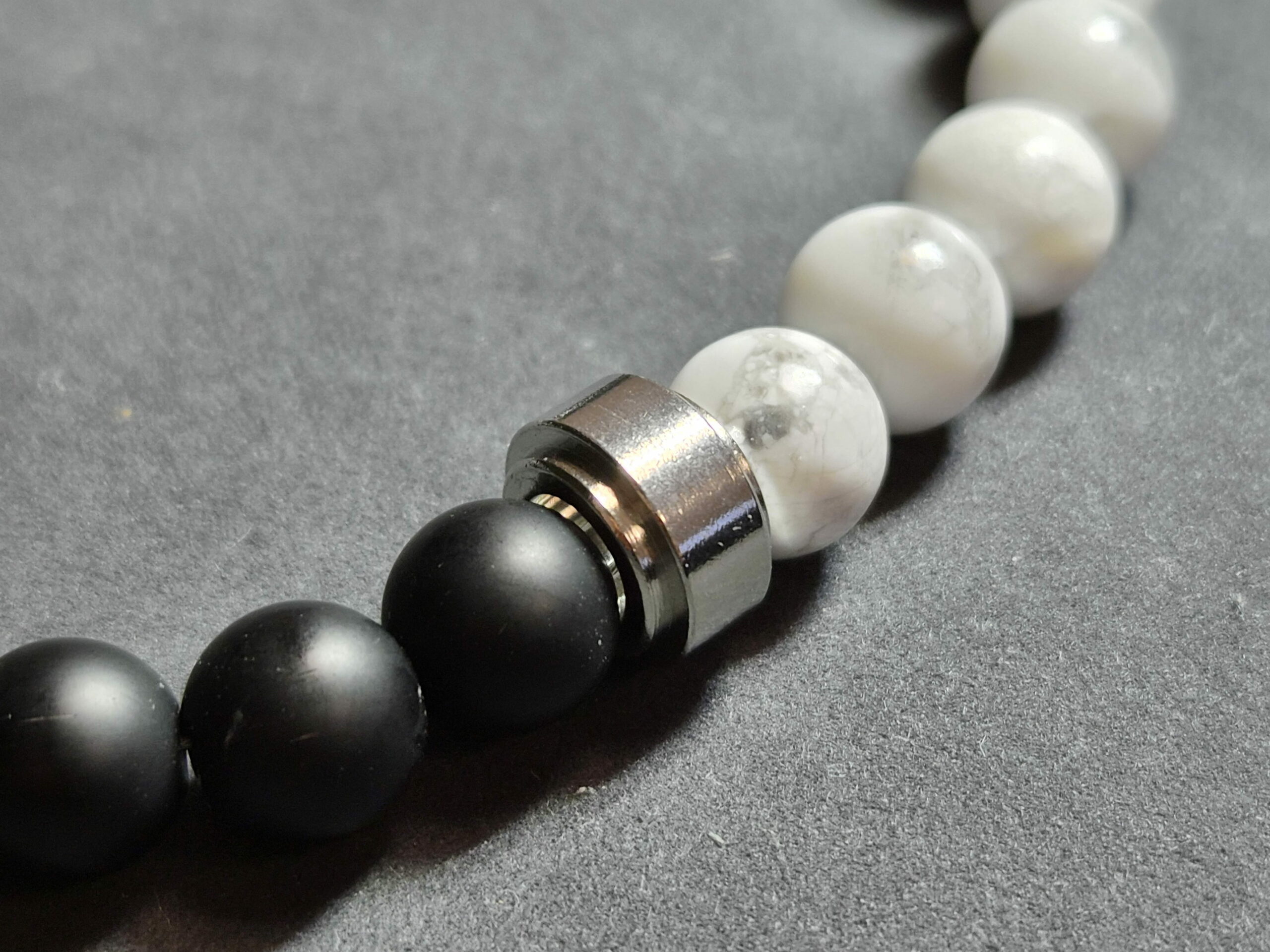 Bracelet Unys argenté onyx howlite blanche A