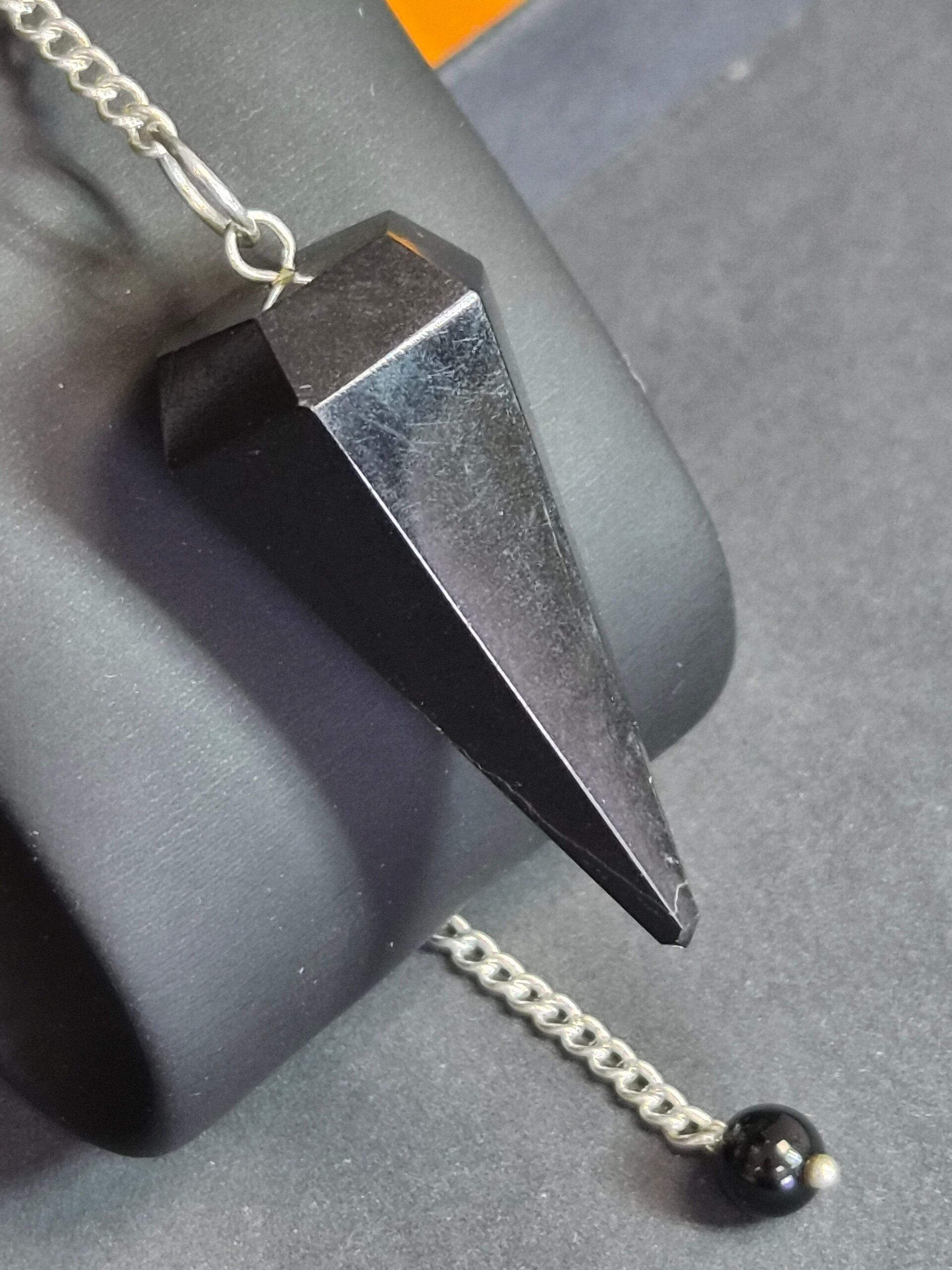 Pendule HEXAGONAL — Onyx A