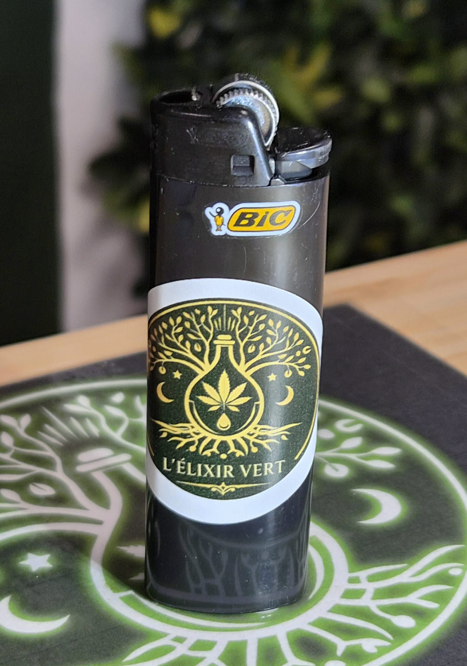 Briquet BIC Maxi All Black – Édition L’ELIXIR VERT